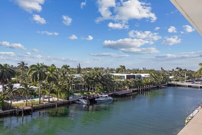 Bay Harbor Sunset Apt 2C