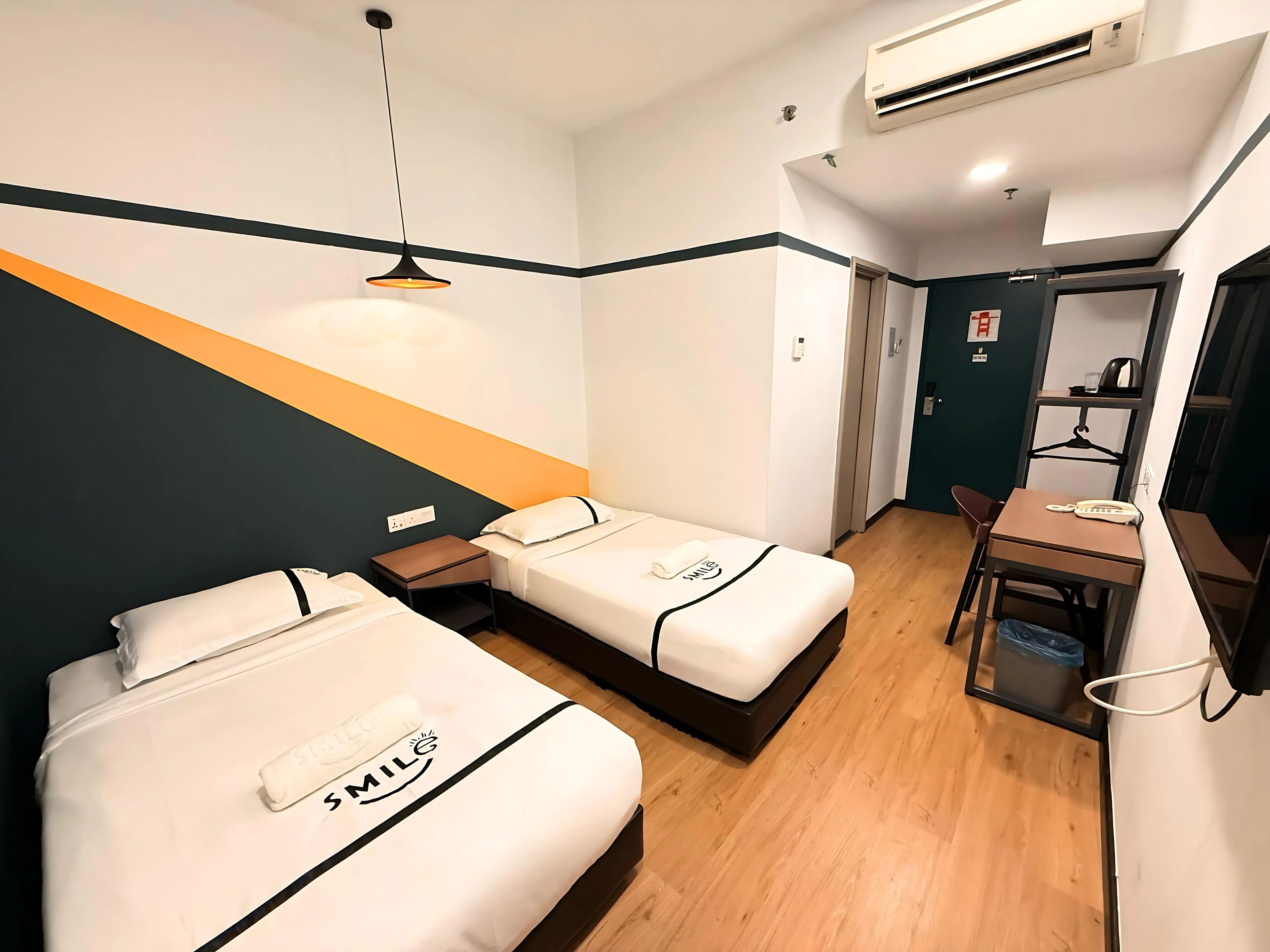 Quarto duplo | Escrivaninha, ferros/tábuas de passar roupa, Wi-Fi de cortesia