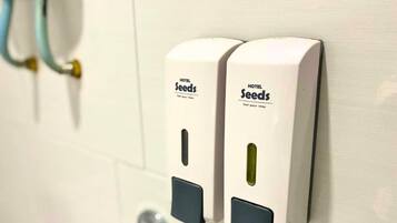 Meja, seterika/papan seterika, Wi-fi percuma