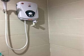 Skrivebord, strykejern/-brett og wi-fi (inkludert)