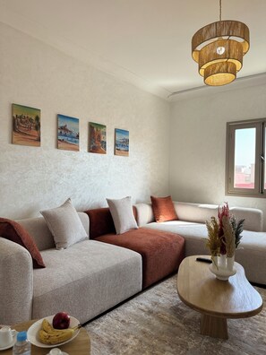 Living area - Dar Lehbib: Beach, Medina, Wifi & Comfort (Essaouira)