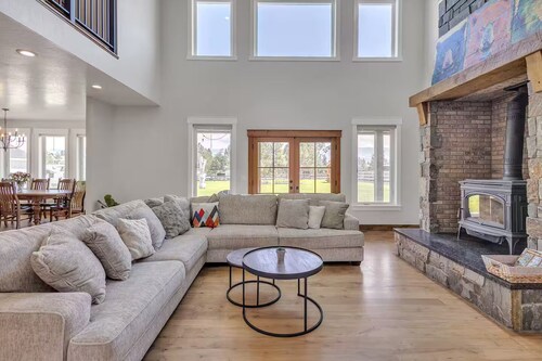 Modern Farmhouse Three Bears Getaway 