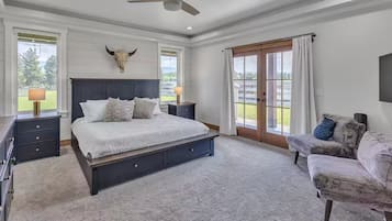 6 bedrooms, desk, iron/ironing board, travel crib