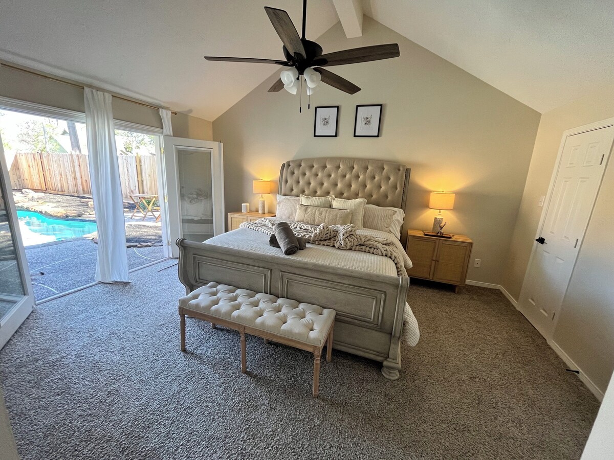 Photo 15 of Woodbridge Bungalow - Near IAH 4BD 2BTH Spa