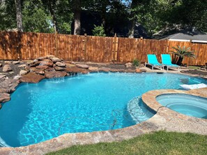 Een verwarmd zwembad