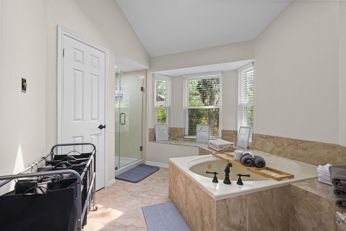 Photo 32 of Woodbridge Bungalow - Near IAH 4BD 2BTH Spa