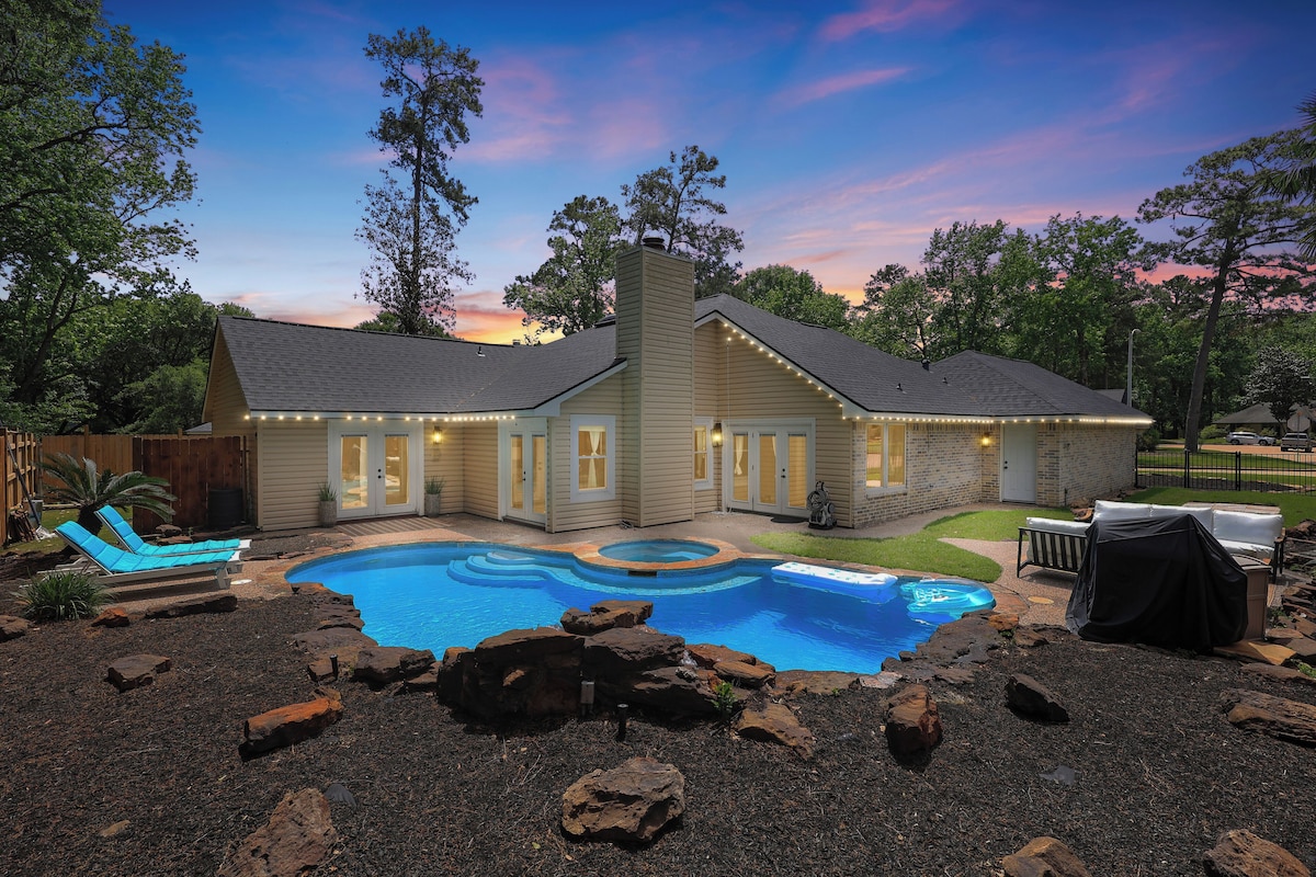 Woodbridge Bungalow - Near IAH 4BD 2BTH Spa