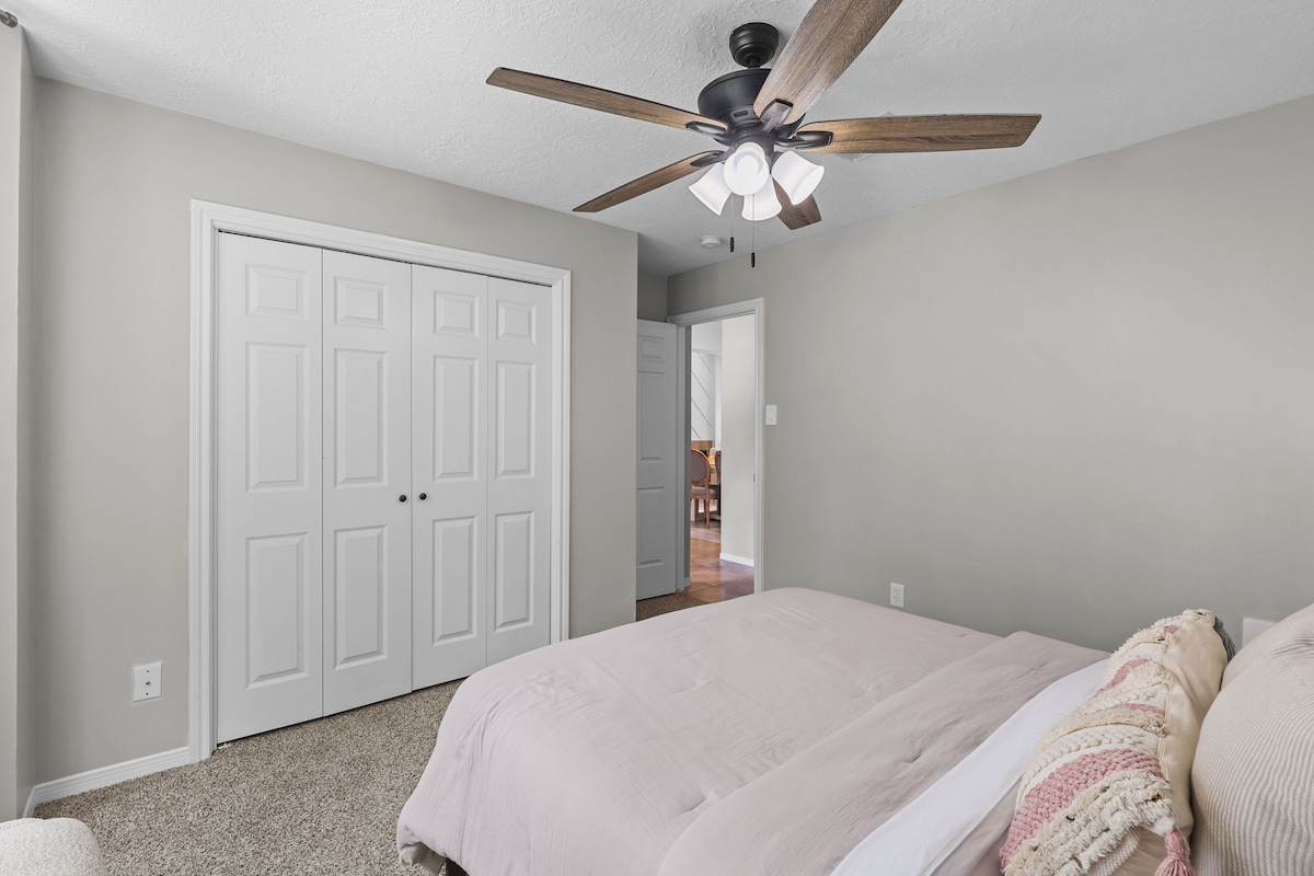 Photo 31 of Woodbridge Bungalow - Near IAH 4BD 2BTH Spa