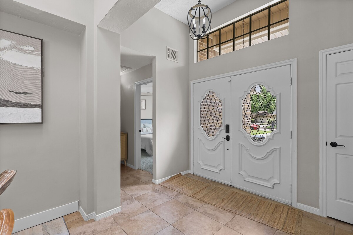 Photo 21 of Woodbridge Bungalow - Near IAH 4BD 2BTH Spa