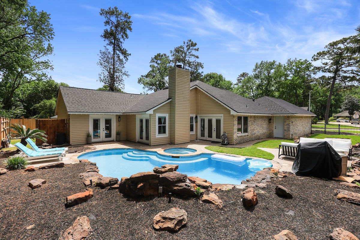 Photo 30 of Woodbridge Bungalow - Near IAH 4BD 2BTH Spa