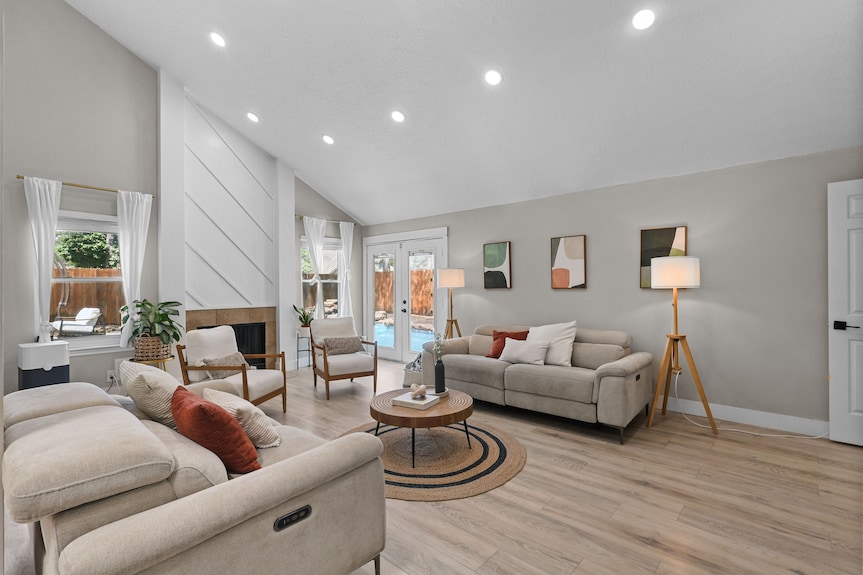 Woodbridge Bungalow - Near Iah 4bd 2bth Spa - Houston, TX