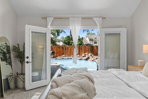 4 bedrooms, iron/ironing board, travel cot, Internet