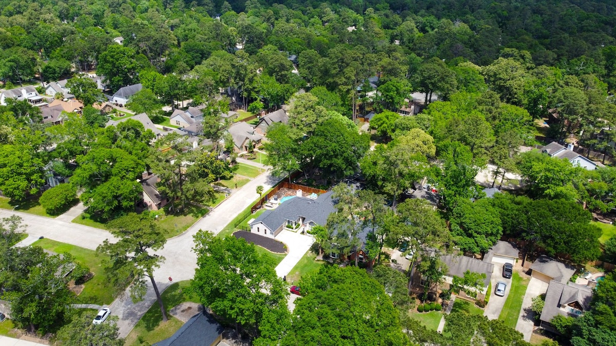 Photo 26 of Woodbridge Bungalow - Near IAH 4BD 2BTH Spa
