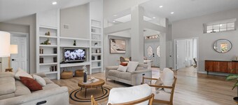 Woodbridge Bungalow - Near IAH 4BD 2BTH Spa