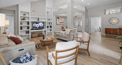 Woodbridge Bungalow - Near IAH 4BD 2BTH Spa