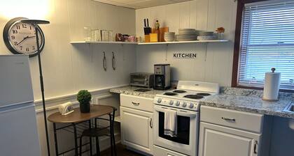Charming one bedroom downstairs apartment with living room , kitchen, and Wi-Fi