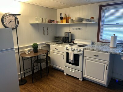 Charming  one bedroom downstairs apartment with living room , kitchen, and Wi-Fi