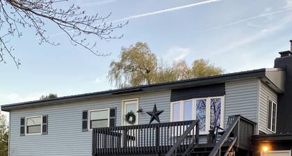 Charming one bedroom downstairs apartment with living room , kitchen, and Wi-Fi