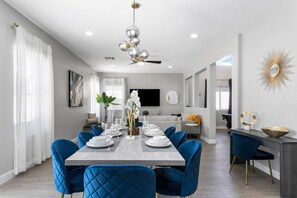 Dining - 4BR Modern Pool and Billiard (North Las Vegas)