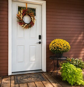 Exterior detail - 🚤 0.25mi to Boat Launch • Table Rock Cabin • Near Branson (Green Forest)