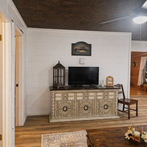 Interior - 🚤 0.25mi to Boat Launch • Table Rock Cabin • Near Branson (Green Forest)