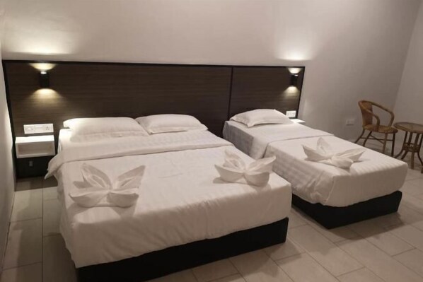 Room - Luna Guesthouse (Semporna)