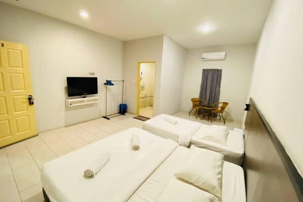Room - Luna Guesthouse (Semporna)