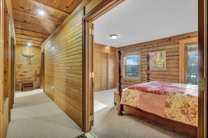 3 bedrooms, iron/ironing board, bed sheets