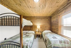 3 bedrooms, iron/ironing board, bed sheets