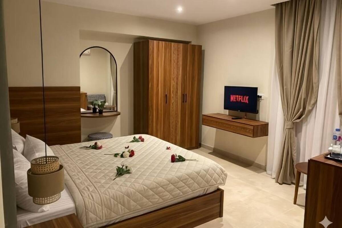 In-room safe, soundproofing, iron/ironing board, free cribs/infant beds