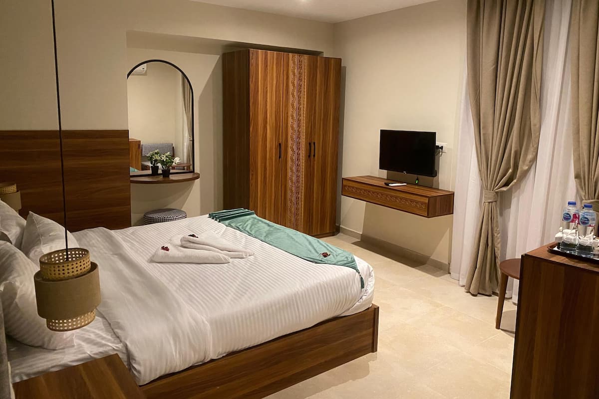 Family 2 Bedrooms Pyramids View | In-room safe, soundproofing, iron/ironing board, free cots/infant beds