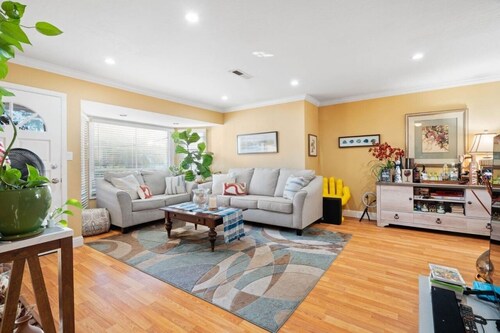 Charming 3-bedroom house with WiFi and AC in Santa Clara