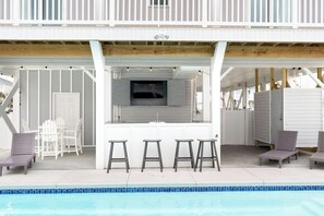 A heated pool - A Sunny Daze by Brunswick Vacation Rentals: Ocean Views, Elevator, Heated Pool (Ocean Isle Beach)