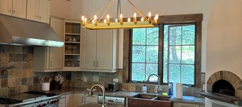 Custom 5-bedroom, 4.5 bath, 4,052 sqft mountain retreat located in Cordillera!