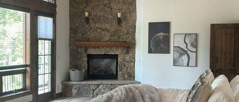 5 bedrooms, iron/ironing board, free WiFi, bed sheets