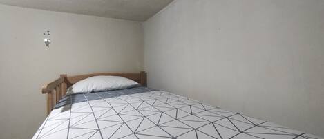 1 soverom, strykejern/-brett, wi-fi (inkludert) og sengetøy