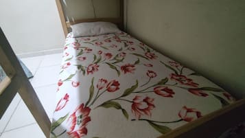 1 soverom, strykejern/-brett, wi-fi (inkludert) og sengetøy