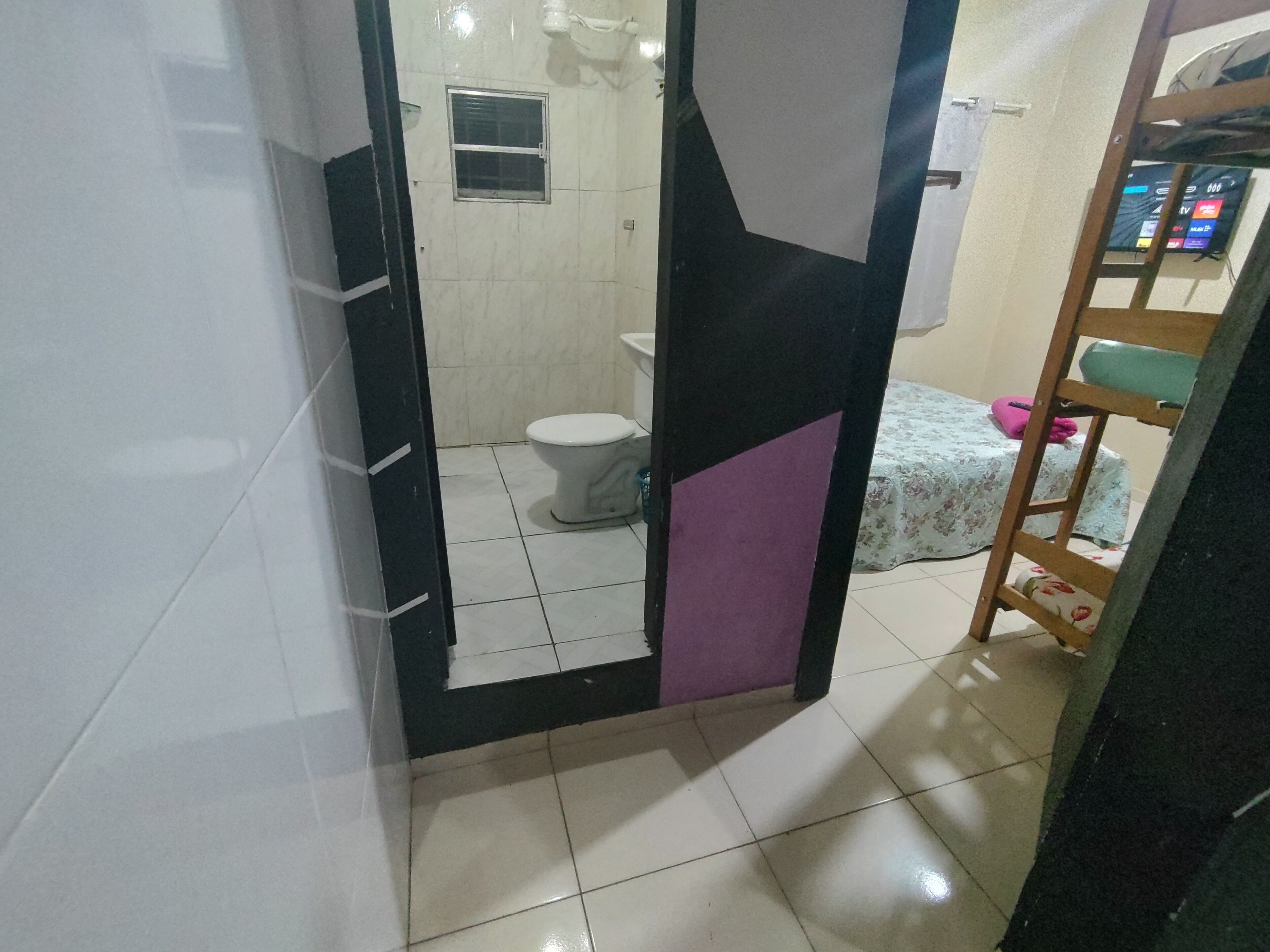 1 slaapkamer, een strijkplank/strijkijzer, gratis wifi, beddengoed