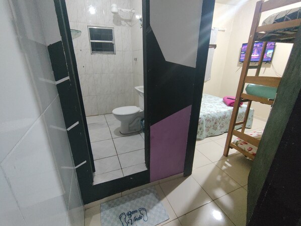 1 soverom, strykejern/-brett, wi-fi (inkludert) og sengetøy