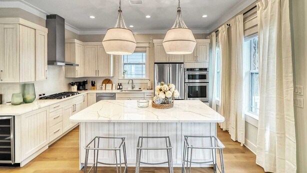 A spacious kitchen with a large island, stainless steel appliances, and pendant lighting. - Amour La Mer by Avantstay Rooftop Patio, Pool Access, Walk to Beach (Panama City Beach)