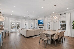 Interior - Amour La Mer by Avantstay Rooftop Patio, Pool Access, Walk to Beach (Panama City Beach)