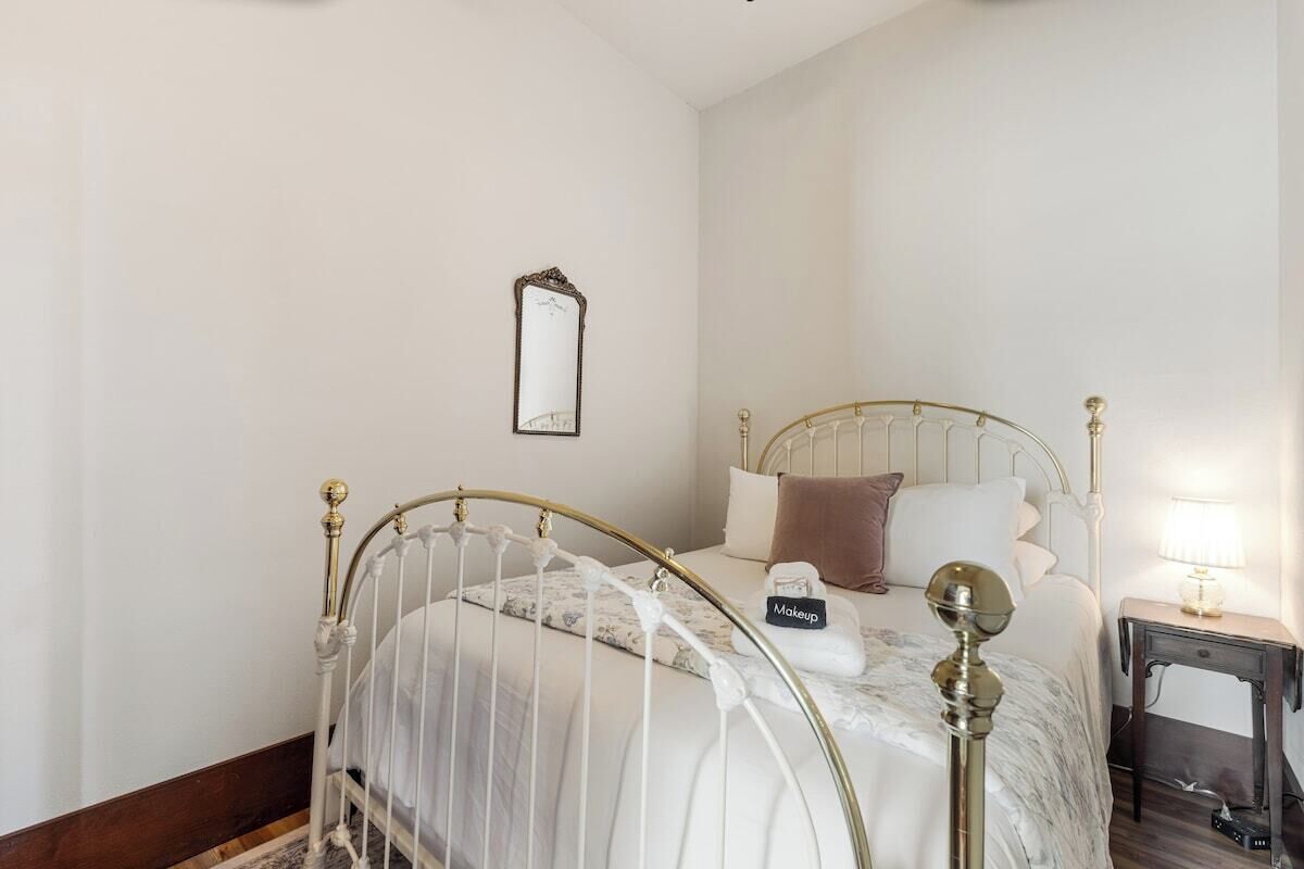 1 bedroom, desk, iron/ironing board, free WiFi