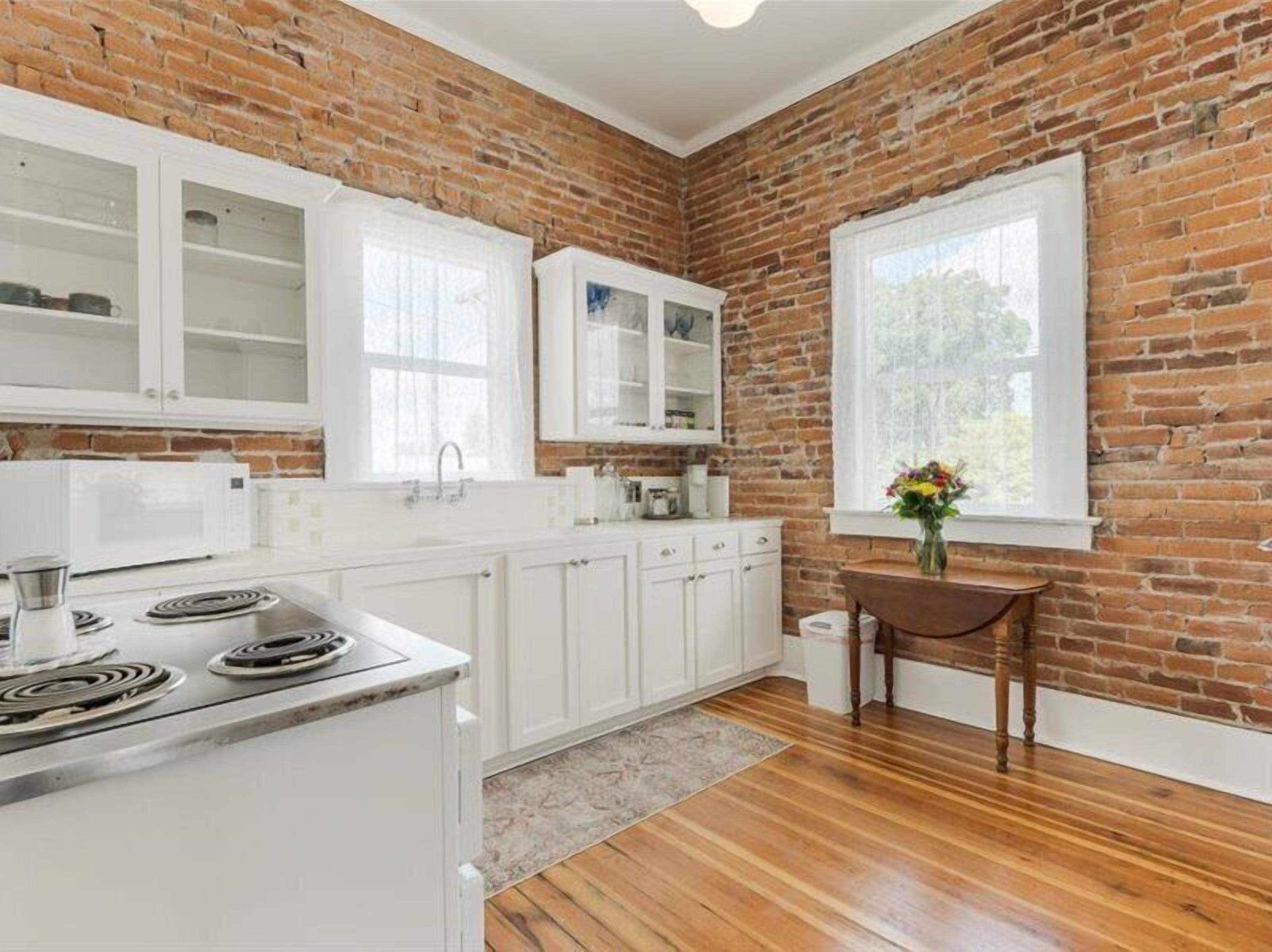 冰箱、微波炉、烤箱、炉灶