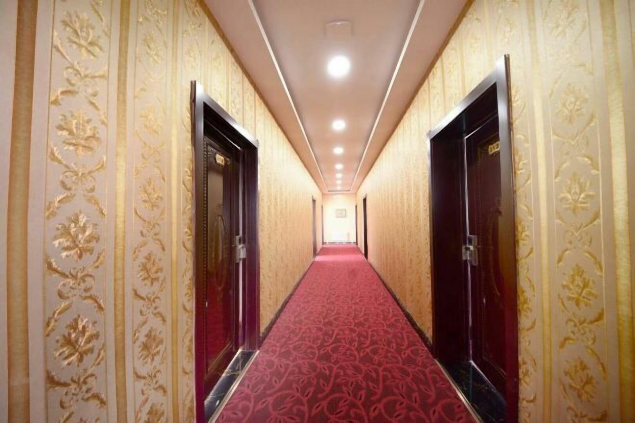 المنشأة من الداخل