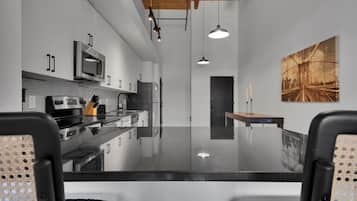 Frigorífic, microones, forn i placa de cuina