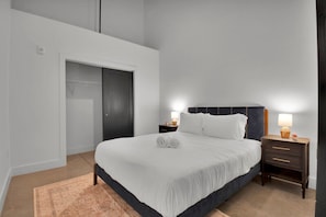 2 slaapkamers, een bureau, een strijkplank/strijkijzer, gratis wifi