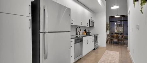 Frigorífic, microones, forn i placa de cuina