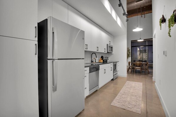 Fridge, microwave, oven, stovetop