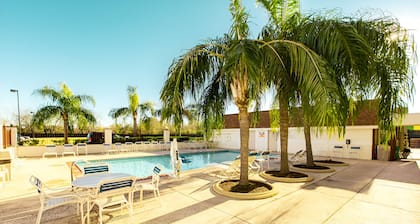 Le Parc Hotel: Your Cozy Retreat Just Minutes from New Orleans' Magic!