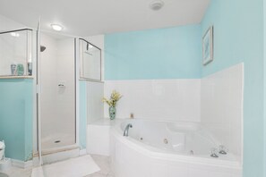 Shower, jetted tub, hair dryer, towels - OW7-202 w/ Sunset Views, Steps to Amenities, Beach Essentials & Music Lover's Paradise (New Smyrna Beach)
